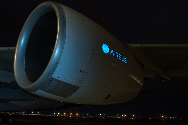 Bourget 2015: Aircelle подсвечивает небо электролюминесцентной маркировкой