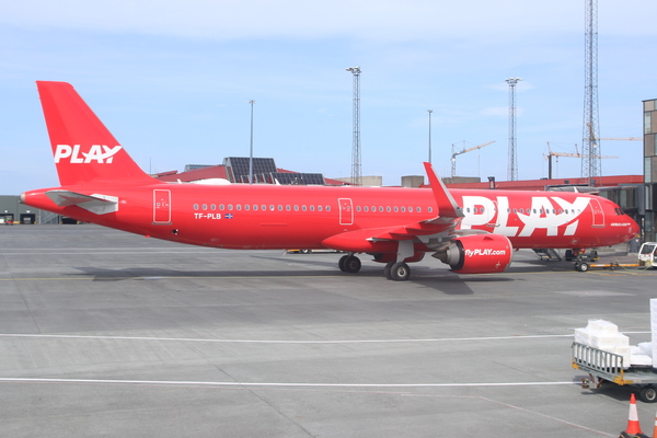 Откройте для себя PLAY Airlines